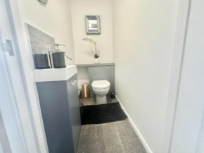 Stay, relax & enjoy our modern home in Kent!